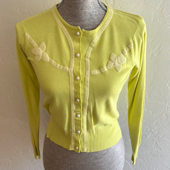 Dillard’s Intuitions Vintage Sweater, Size S, Velvet Trim, Faux Pearl Buttons - Picture 2 of 11